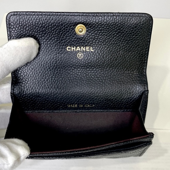🔥SOLD🔥 CHANEL Caviar Quilted Flap Card Holder - Picture 5 of 8